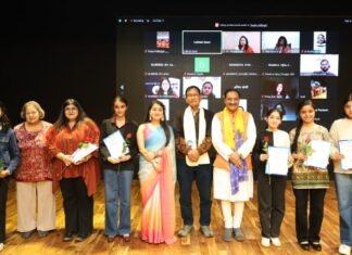 विश्व के बाल लेखकों का लेखक गाँव में सम्मान