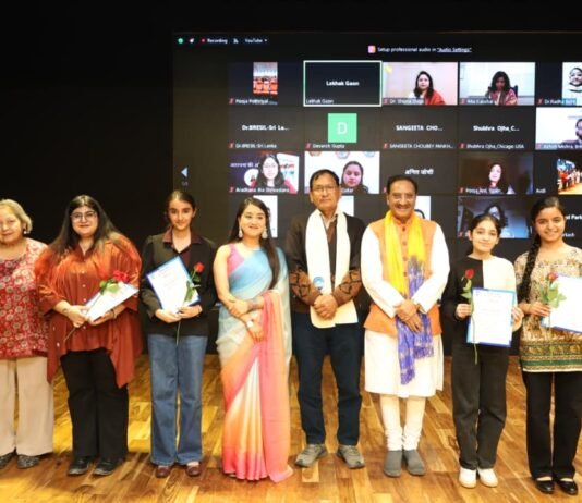 विश्व के बाल लेखकों का लेखक गाँव में सम्मान