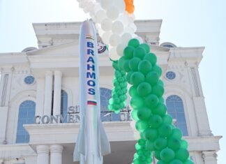 ग्राफिक एरा में ब्रह्मोस मिसाइल का अनावरण