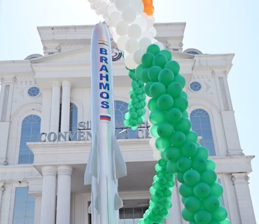 ग्राफिक एरा में ब्रह्मोस मिसाइल का अनावरण