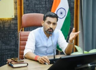 DM डॉ. आशीष चौहान का संकल्प – कोई बेटी स्कूल से बाहर नहीं रहेगी, ड्रॉपआउट बालिकाओं को स्नातक तक पढ़ाने की मुहिम शुरू