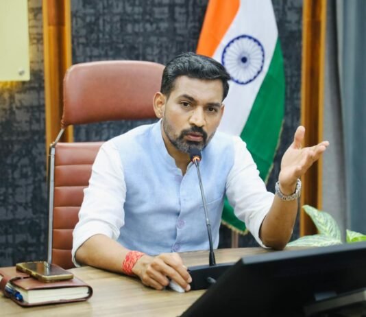 DM डॉ. आशीष चौहान का संकल्प – कोई बेटी स्कूल से बाहर नहीं रहेगी, ड्रॉपआउट बालिकाओं को स्नातक तक पढ़ाने की मुहिम शुरू